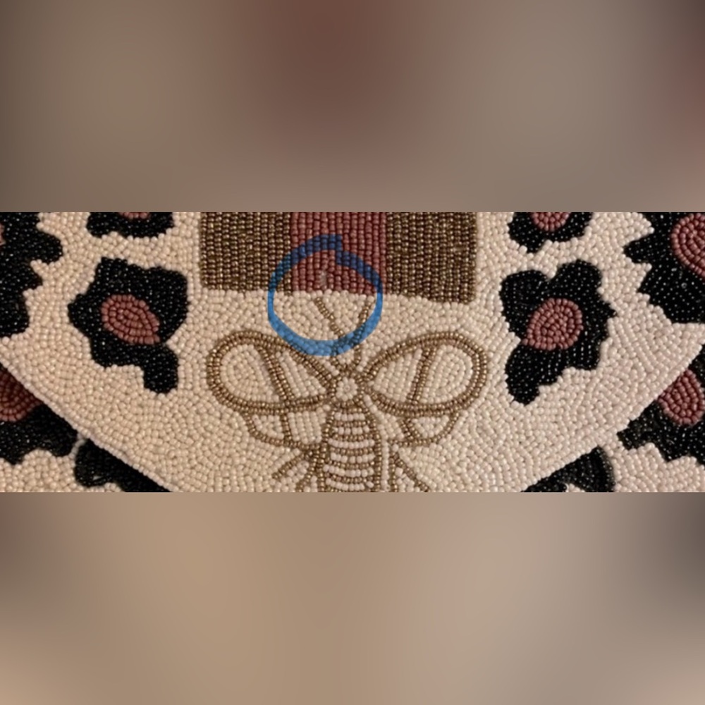 Beaded Bee Purse with Gold Crossbody/Shoulder Chain - Picture 5 of 5